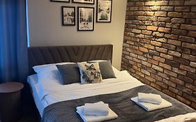 Apartamenty Szary Wilk - klimatyczne apartamenty dla 2 osób - BLISKO CENTRUM -BEZPŁATNY PARKING